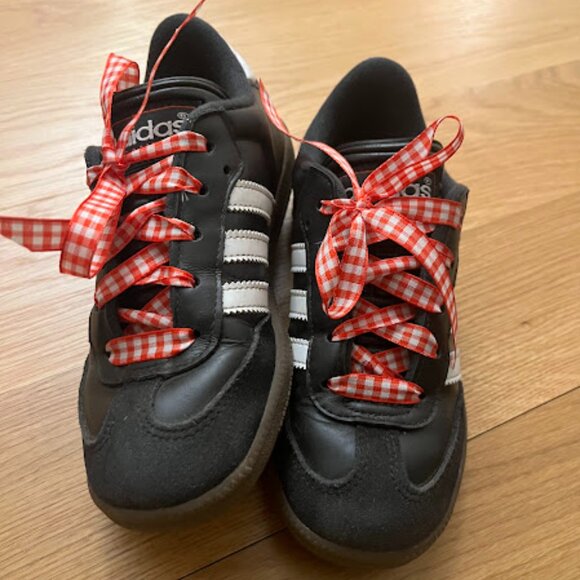 AdiDAS SAMBA * KIDS* Size 1 - Black - Indoor Soccer Shoes - Picture 1 of 2